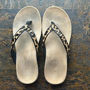 Vionic Animal Print Flip Flops Size 6
